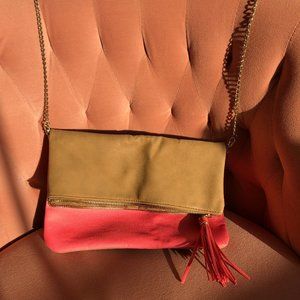 Purse w/ gold chain can be converted into clutch